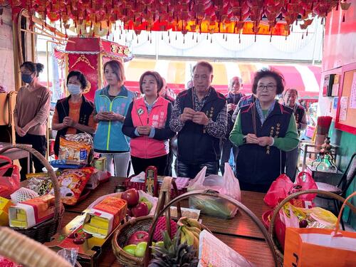 1150203台中市南區國光里福正宮尾牙吃平安圓 延續40年書法送春聯暖人心