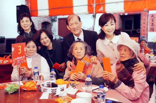 1150204「相信希望・相信愛」慈善音樂會-《情有獨鍾・為愛而唱》中醫大附醫、林增連基金會攜手送暖 陪伴百位獨居長輩團圓迎新年