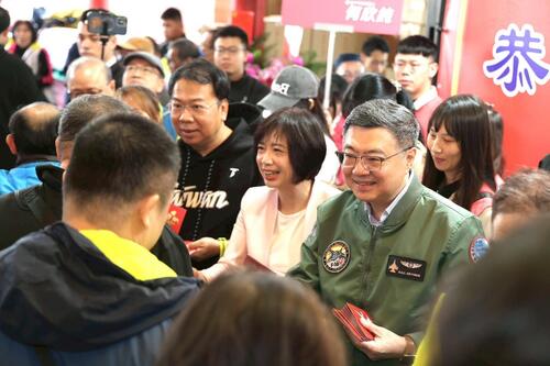 1150220行政院長年初四走訪臺中廟宇參拜 卓：台股創高、經濟成長率8.63% 全力推動「中部智慧精密新核心」 打造臺灣成為智慧科技島