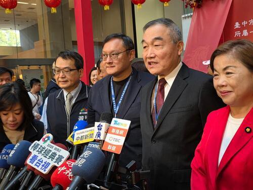 1150223任期最後一年 盧秀燕「缺席」府會新春團拜 黃副市長代讀盧市長團拜致詞：「八心同聚」照顧市民最光榮