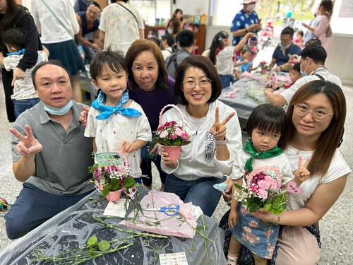 1150226育兒接力 2.0！邱愛珊議員肯定台北育兒新政 力促台中站在巨人肩膀上 打造從容職場雙贏產品圖