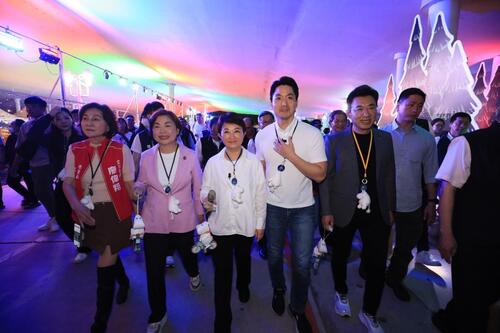 1150302訪美前合體賞燈政壇關注 盧秀燕偕蔣萬安逛中台灣燈會 台中、台北「雙城連線行銷」朝650萬參觀人次邁進產品圖