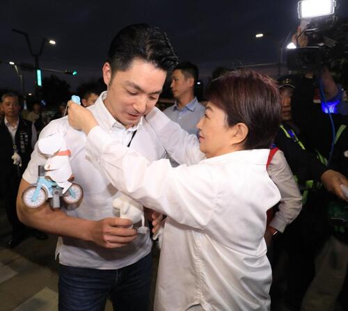 1150303訪美前會蔣萬安「藍營最強姊弟聯手」引發媒體解讀 盧秀燕：沒有政治意涵 傾聽關稅和軍購案意見產品圖