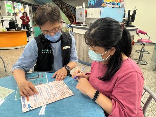 1150312六十六歲單親保母再就業　中彰投分署用「五五就業促進獎勵」措施助她重返職場找回自信