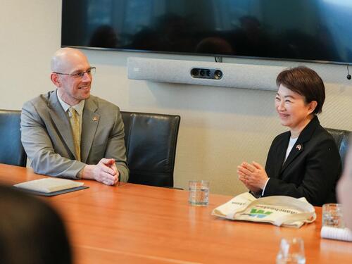 1150313盧市長訪美首站會晤曼徹斯特市長 交流居住正義、犯罪防治議題 續37年姊妹市情誼