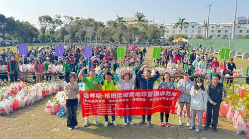 1150315海線火燒山再敲警鐘 「森呼吸」植樹節送樹苗活動十年不停步 楊典忠揪何欣純、蔡其昌種樹護台中