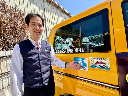 1150321輪椅也能安心上車！中市推通用計程車 載長者返鄉團聚