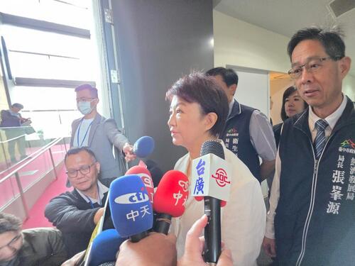 1150325塑膠荒、藥品可能短缺上漲 盧秀燕：比起軍購更應關心民生問題 馬辦爭執沒有評論