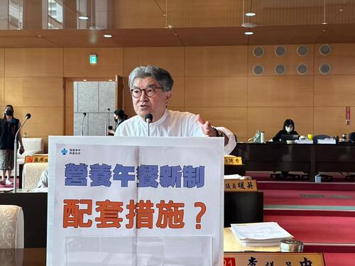 1150326議員呼籲正視營養午餐供餐品質與供餐型態 教育局：中市營養午餐免費政策把關到位 確保學生吃得營養、吃得安心