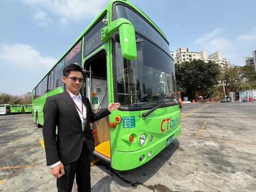 1150329中市交通局打造有溫度的公車！駕駛熱心伸援手 市民讚「天使司機」