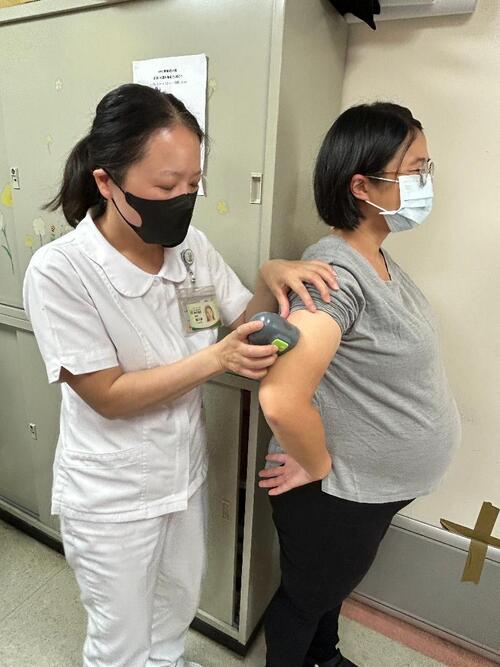 1150330血糖飆213險釀巨嬰危機！ 36歲孕媽體重破百好不容易懷孕 靠健保給付「連續血糖監測」平安產女 醫師提醒：妊娠糖尿病年增近3倍 高齡、過重族群務必提早篩檢