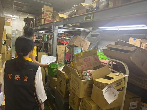 1150403主動稽查喝止哄抬！中市府啟動市售塑膠袋聯合稽查