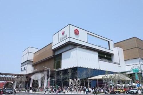 1150410好逛好買新地標！台中漢神洲際購物廣場今登場 盧秀燕市長：人口持續成長帶動商業繁榮  推鏡頭君分散人流