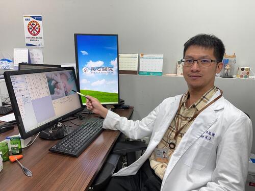 1150410痛風石「咬」掉韌帶！ 旅墨台商跨海求醫 超音波骨刀神救援 忍痛十年一日根除