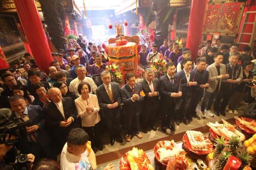 1150417大甲媽今晚起駕遶境賜福 藍綠白大咖恭請上轎 柯文哲會見顏清標！避談政治