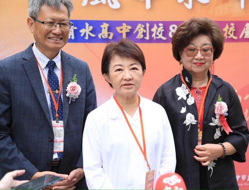 1150418柯文哲逢甲夜市掃街「被噴辣椒水」 盧秀燕：不容許任何人的安全受到侵害 城市的治安也不能夠被威脅