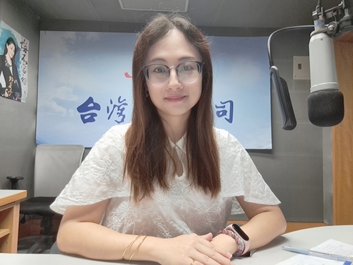 主持人-芳芳(乓乓)